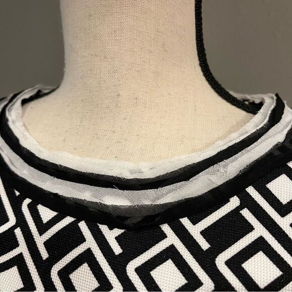 Lucy Paris geometric print sleeveless fitted dress - Picture 3 of 15